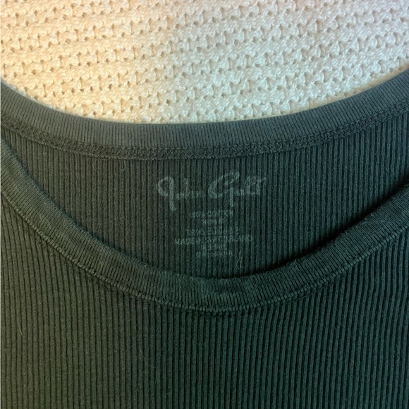 Dark Green Cropped Tank Top - Picture 3 of 3